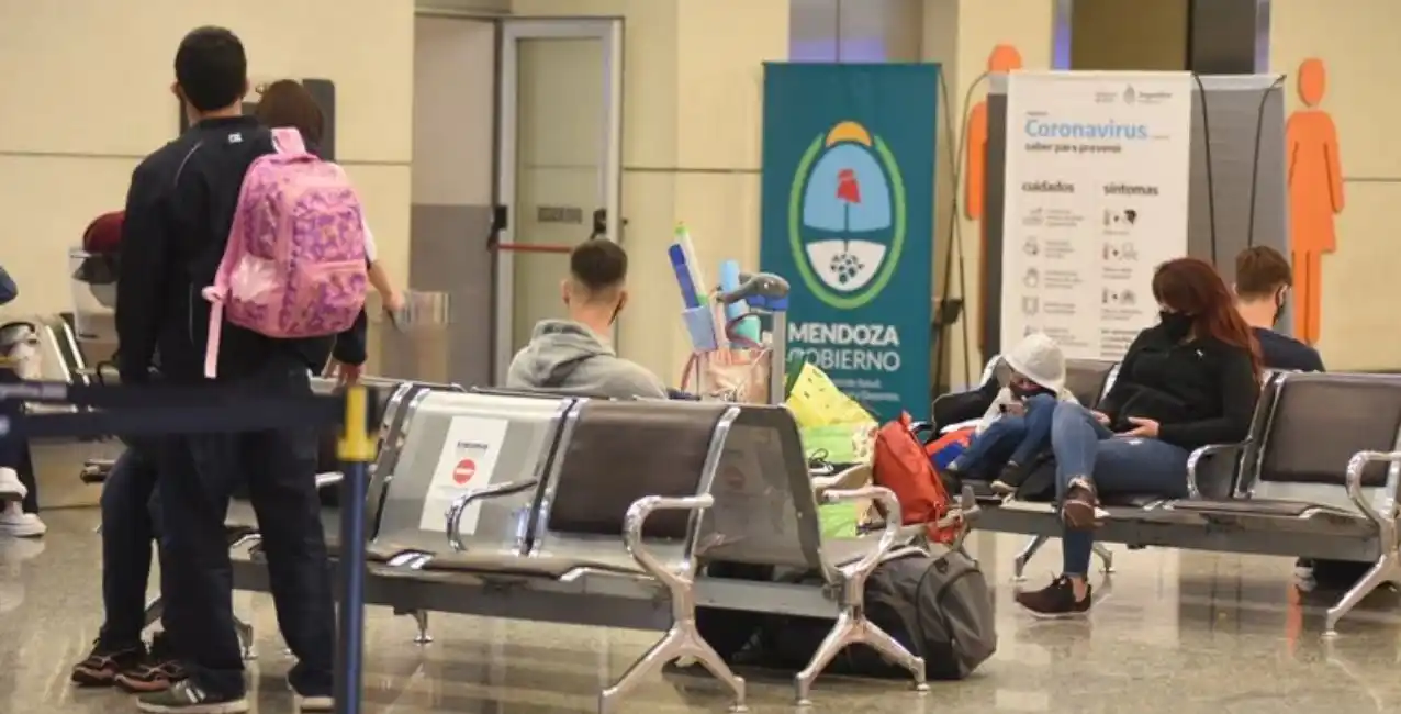 Argentinos vacunados con dos dosis no deberán hacer cuarentena cuando regresen al país