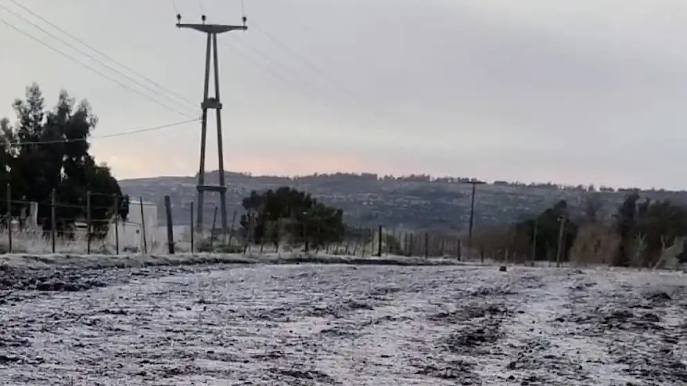 La localidad bonaerense de Ayacucho, de blanco por la nieve