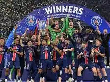 El PSG levantando la Champions 2024-2025