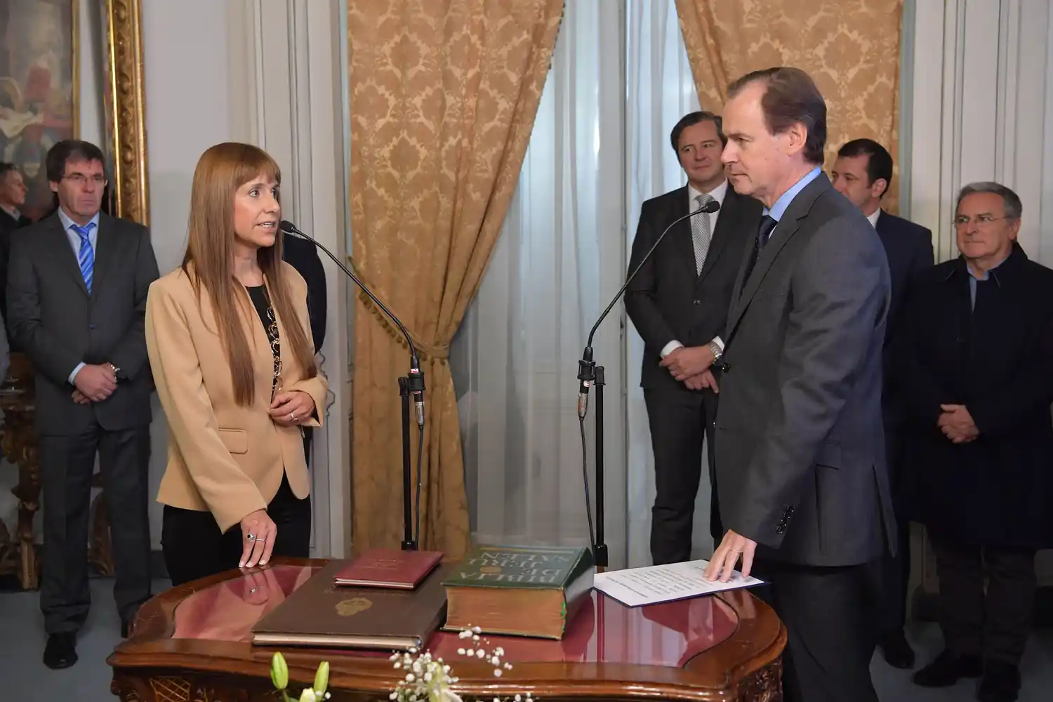 Bordet proyecta descentralizar el sistema de salud progresiva y paulatina hacia los municipios