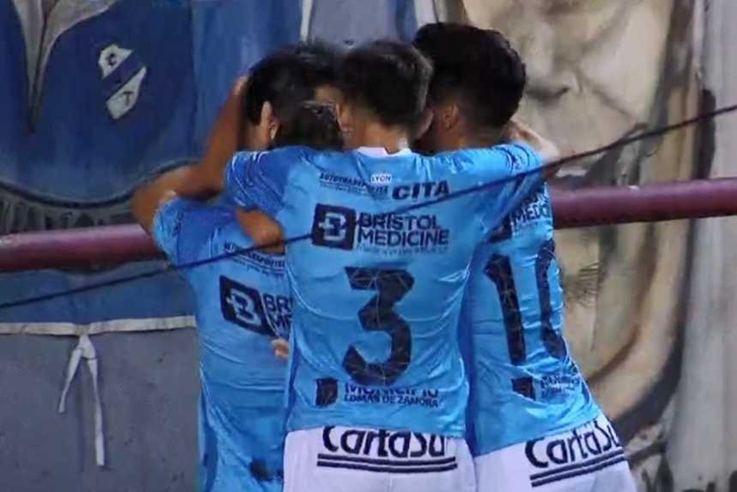 Temperley aguó el debut de “Chacho” Coudet en Racing