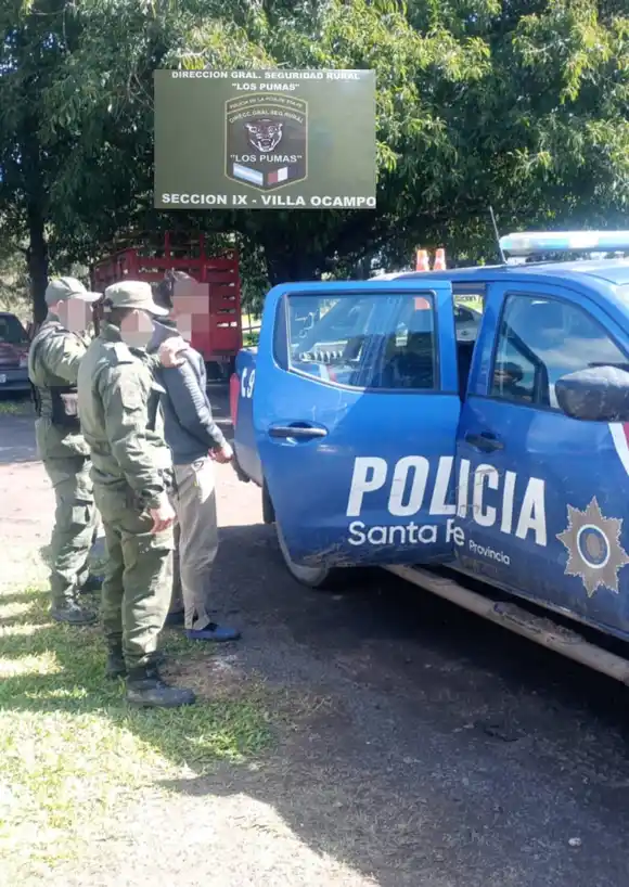 Lo atraparon caminando por un camino rural con las manos llena de sangre: volvía de fanear un animal robado