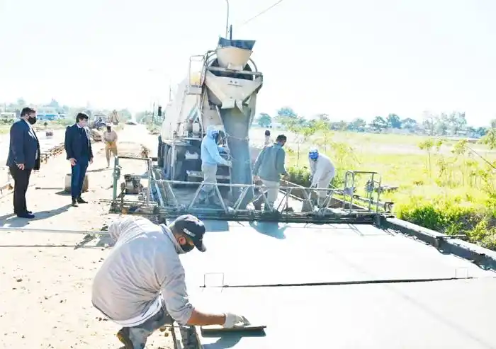 Las obras en la rotonda de Villa Adela  en su etapa final