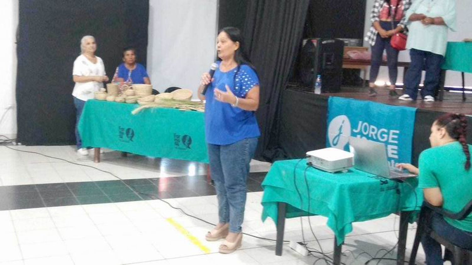 Se realizó el taller de 
tejido artesanal de la 
fibra de palma de carandillo