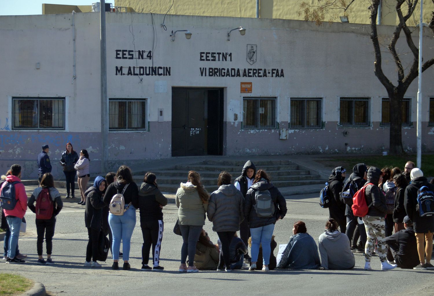 Tras un nuevo reclamo estudiantil, pondrán calefacción en la Secundaria 4 con recursos del Fondo Educativo