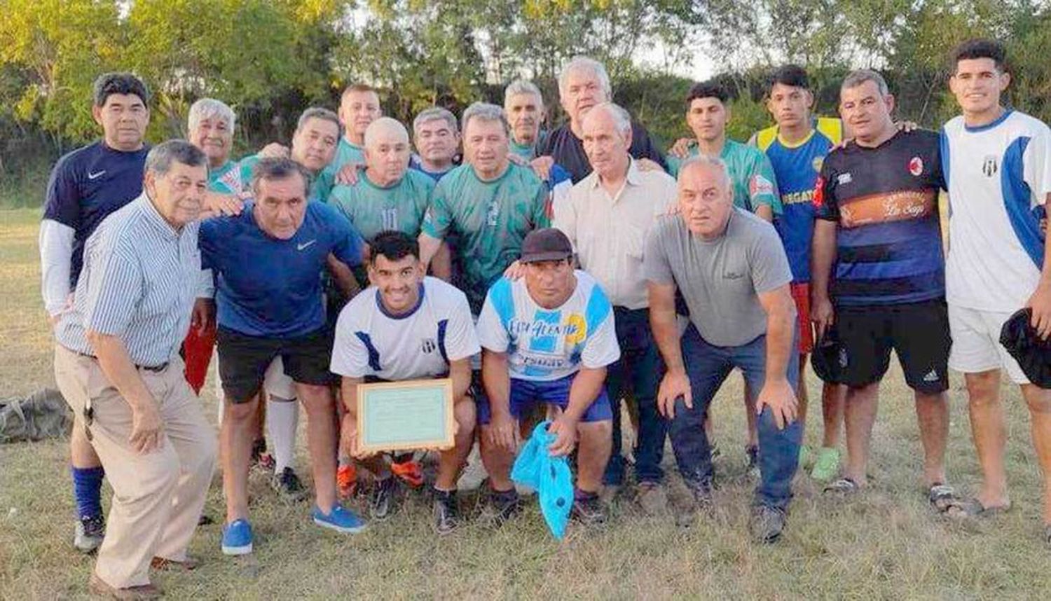 ATFA entregó un reconocimiento al 
futbolista de Gimnasia Oscar Piris