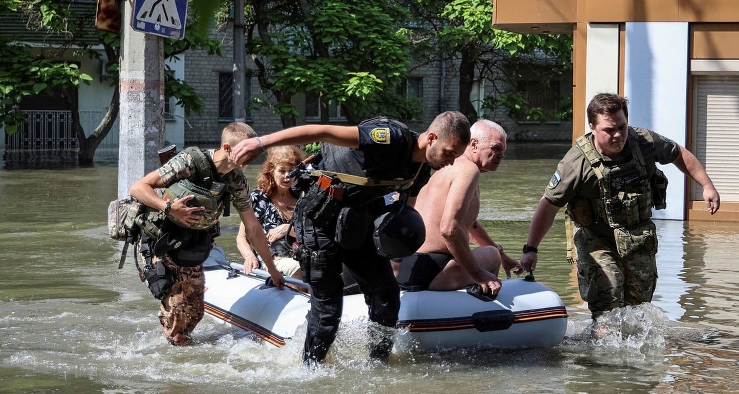 Desaparecidos y casi 2 mil evacuados: el drama tras la rotura de la represa en Ucrania