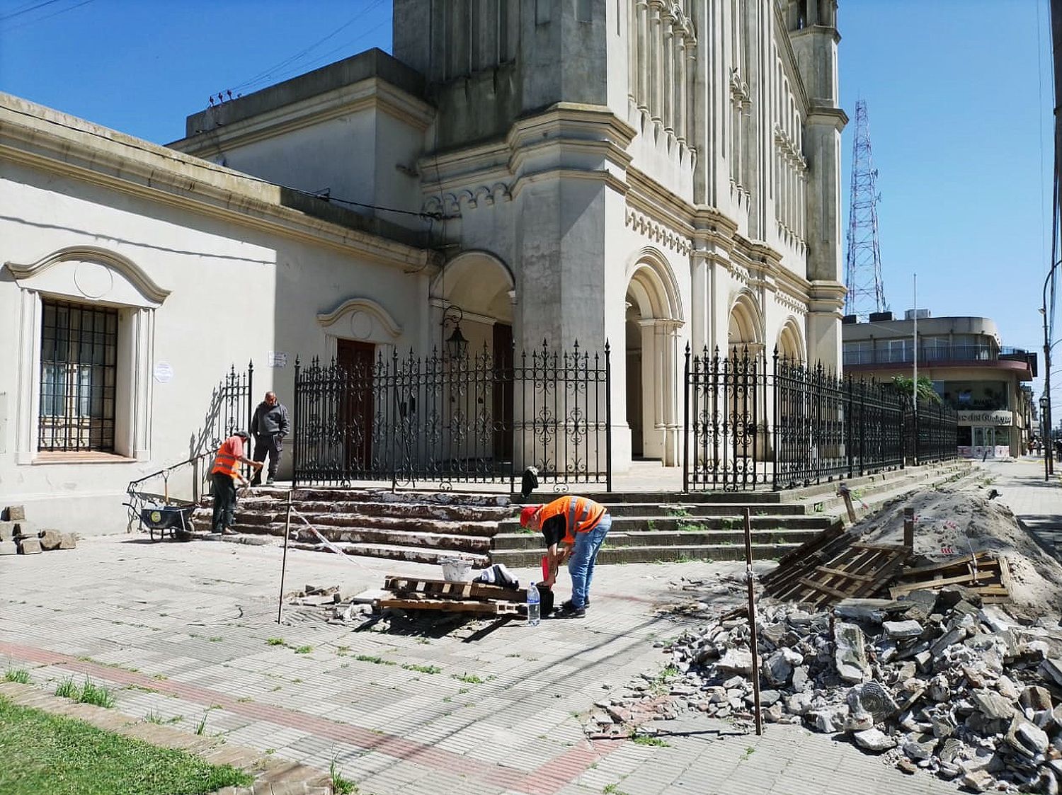 La obra se realiza merced a la unión de voluntades de instituciones, empresas y particulares.