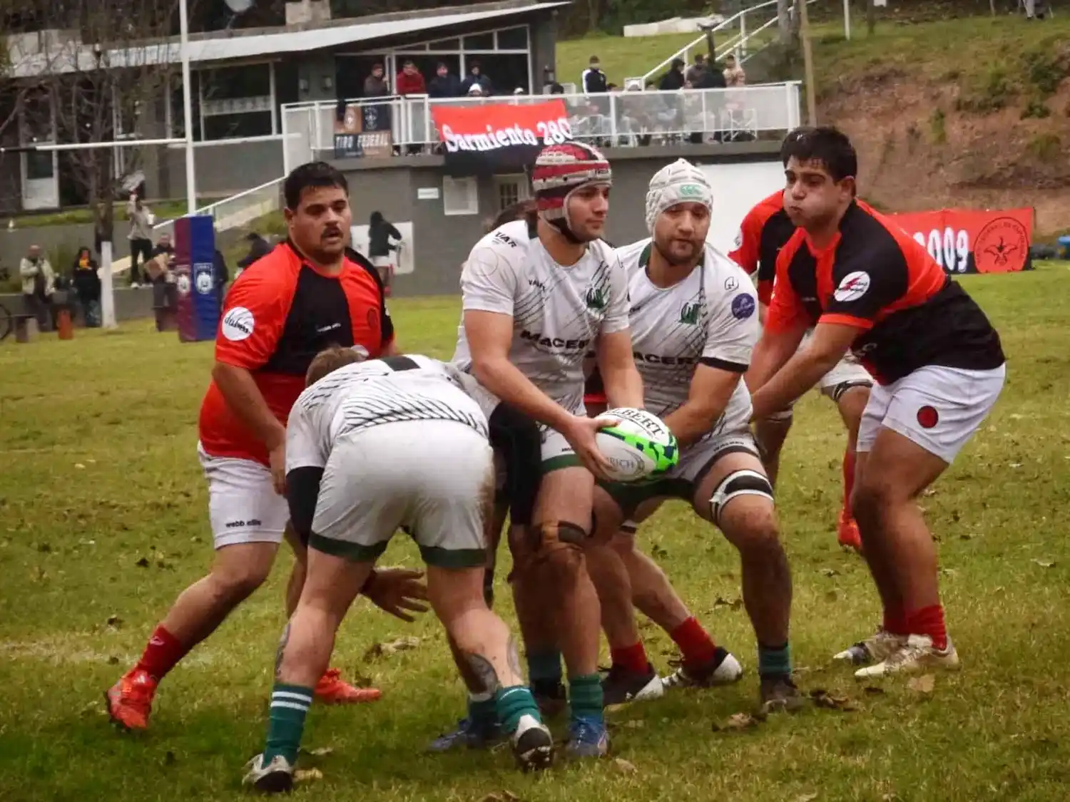 Tiro cortó la racha adversa y se impuso ante Los Pinos. PH: JM Guidi.