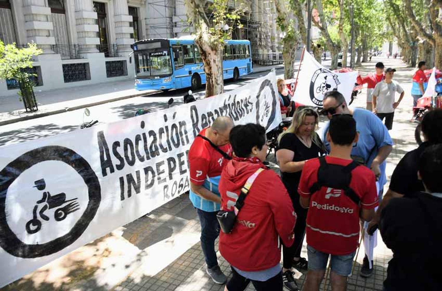 Por el aumento de hechos de inseguridad, repartidores convocan a una manifestación frente a Gobernación