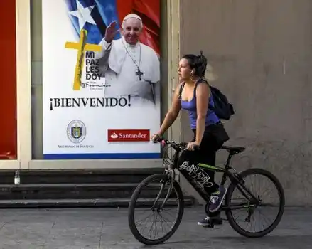 La Iglesia lamenta que el Papa sobrevuele el país sin visitarlo