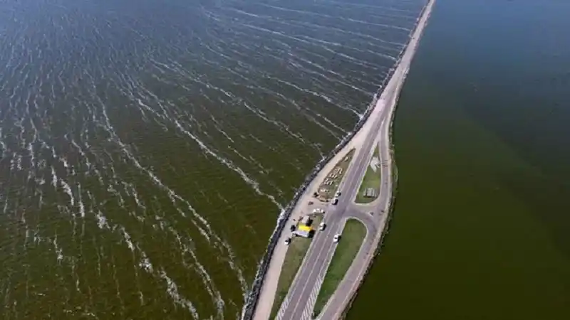 Las crecidas podrían volver a cortar la ruta 7 y las vías, agrandando la superficie inundada.