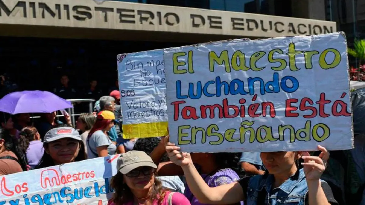 ¡DESCARO, chiste o burla! Ministra de Educación «felicita» a los maestros y les pide «sabiduría»