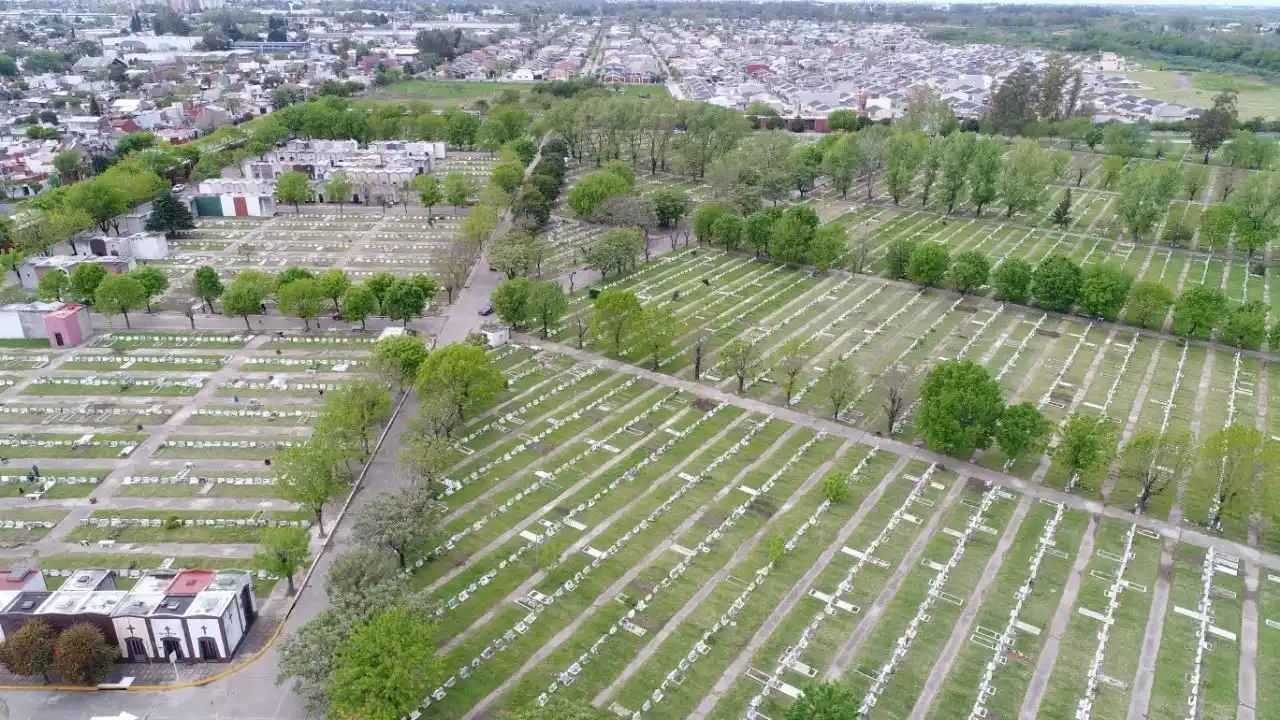 Intendente de Tres de Febrero presentó protocolo sanitario para habilitar visitas al Cementerio Municipal