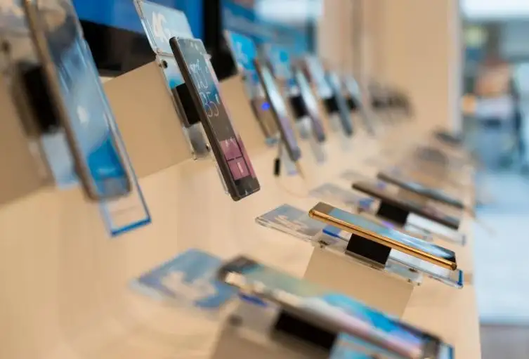 Esperan una rebaja en el precio de los celulares importados con la quita impositiva.