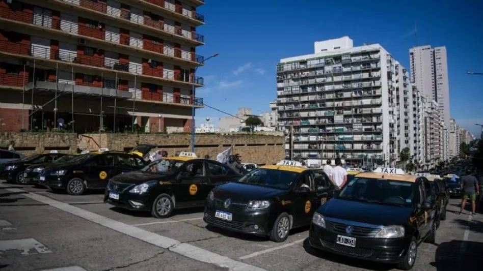 Taxistas y remiseros levantaron el corte de ruta y reanudaron el servicio