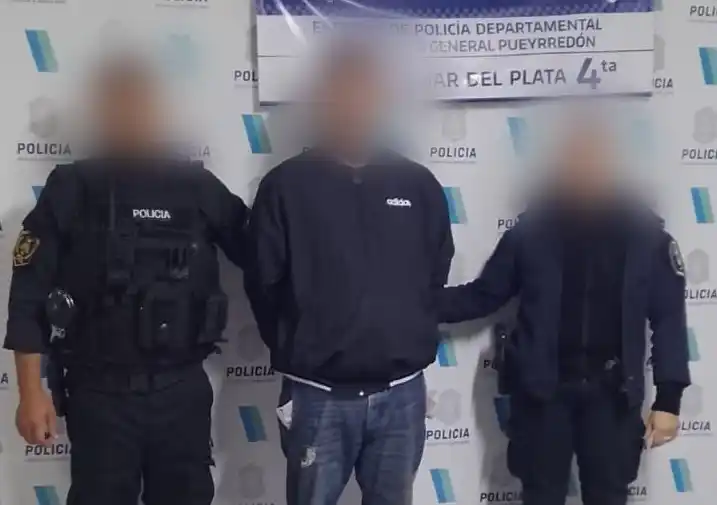 Al momento de su identificación, el imputado exhibió una licencia de conducir apócrifa.