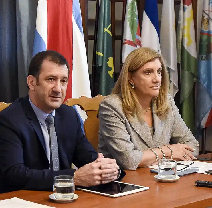 La ministra Romero confirmó el desdoblamiento de las elecciones