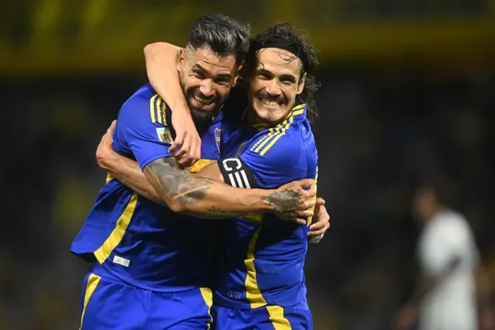 Gimnenéz y Cavani festejando el gol (DA)