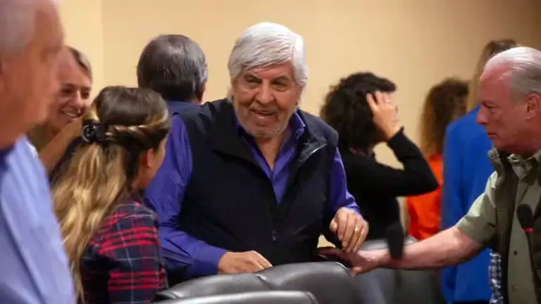 Hugo Moyano, en reemplazo de su hijo Pablo en la reunión con los senadores de Unión por la Patria que se hizo en la CGT