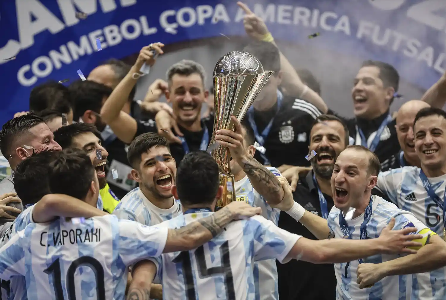 Argentina festejó en Paraguay.
