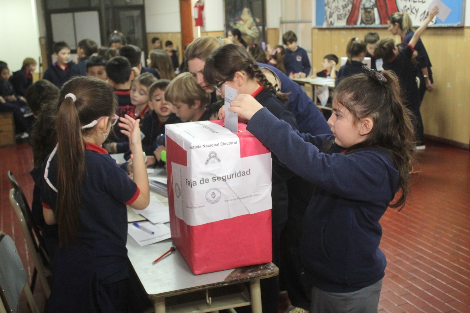 Alumnos del Colegio Pio XII participaron de una votación especial
