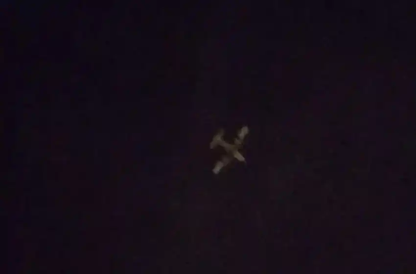 ¿Qué pasó?: el vuelo de un avión militar por la noche inquietó a vecinos de zona norte