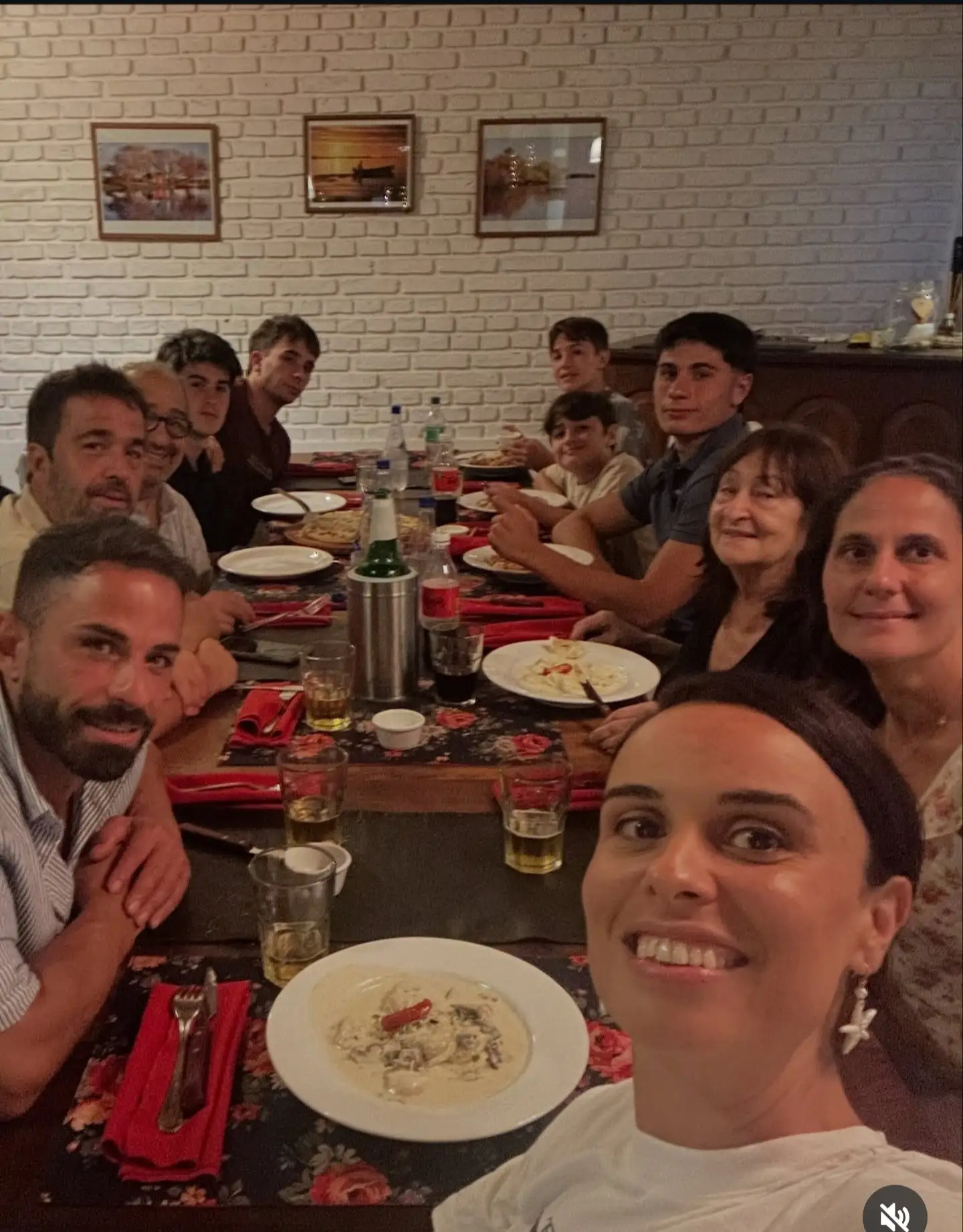 Sebastián y Nicol junto a la familia Mac Kay en su Gualeguay natal-