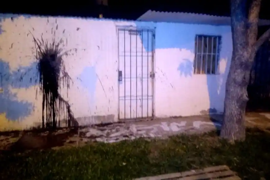 Beba fallecida: intentaron linchar a la madre que tuvo que ser trasladada a una celda