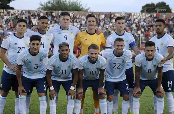 Batista arma la formación de la Selección para el debut
