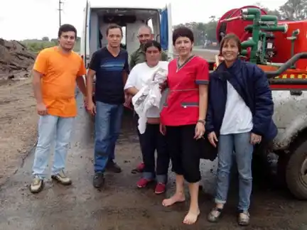 Una mujer dio a luz a su beba en la camioneta de los Bomberos