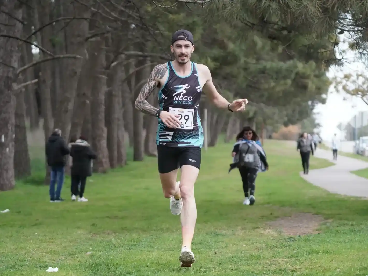 Ganador de los 8K. Leandro Guevara se impuso entre los caballeros