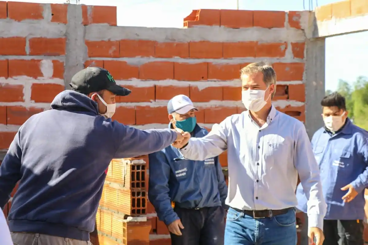 Piaggio recorrió el comienzo de la última etapa de la obra del SUM del barrio Don Pablo