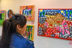 Hicieron un taller de formación artística para personas con discapacidad y exponen en el banco Credicoop