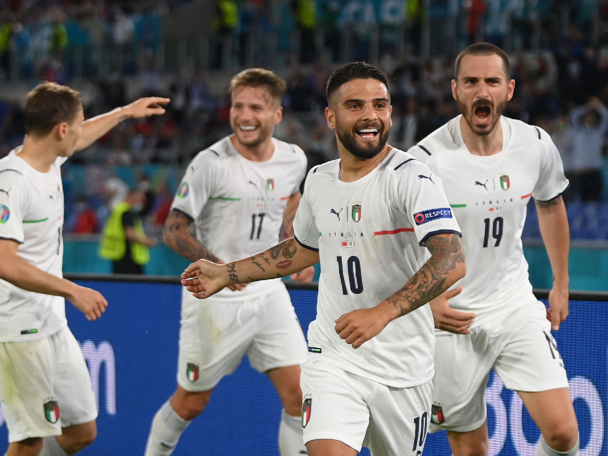 Italia goleó a Turquía en el debut