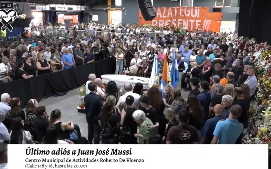 El adiós a Mussi: Cientos de vecinos de Berazategui despiden al histórico intendente