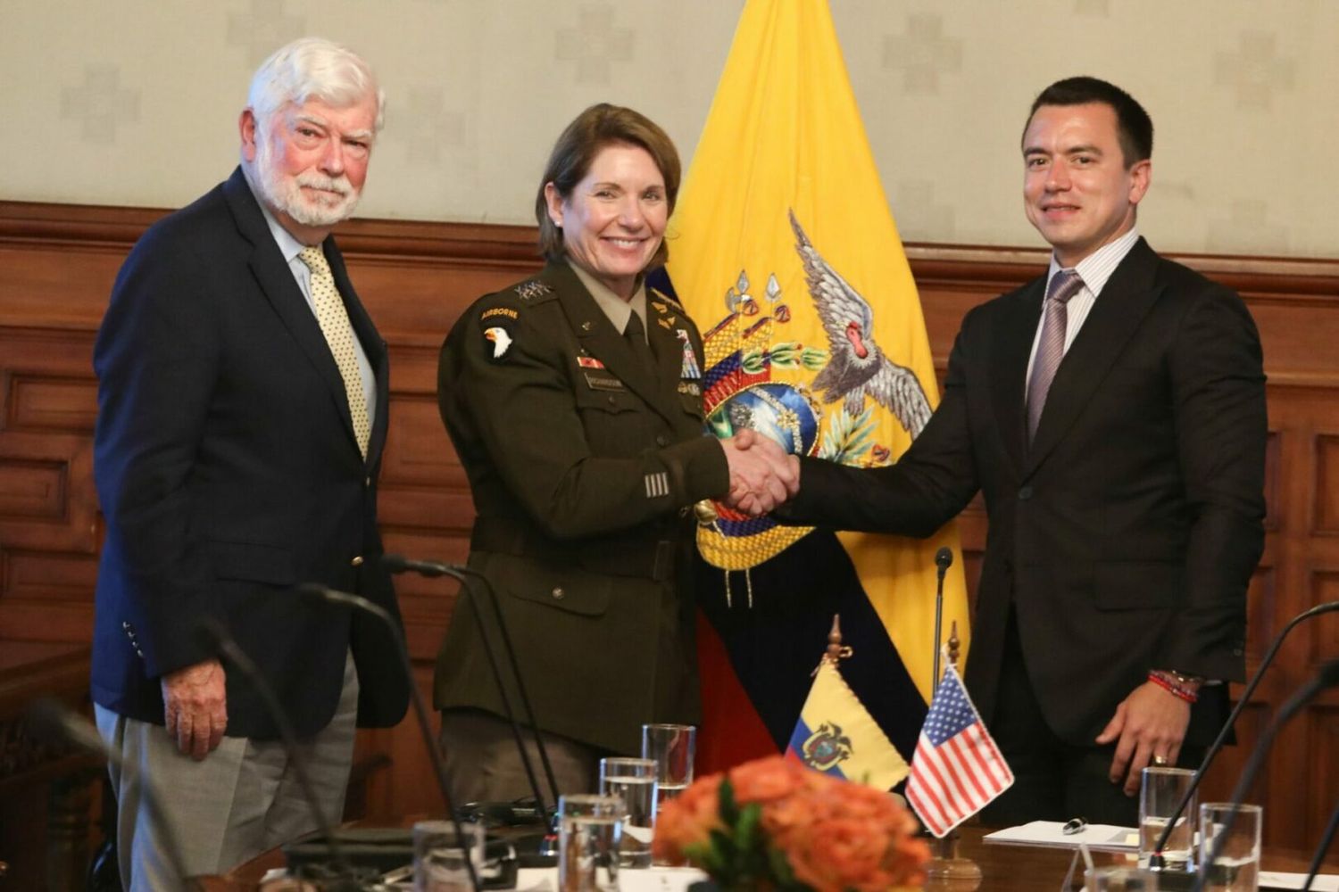 ¡NO DESCARTA NINGÚN TIPO DE AYUDA! NOBOA se blinda con inteligencia GRINGA para luchar contra el narco en Ecuador
