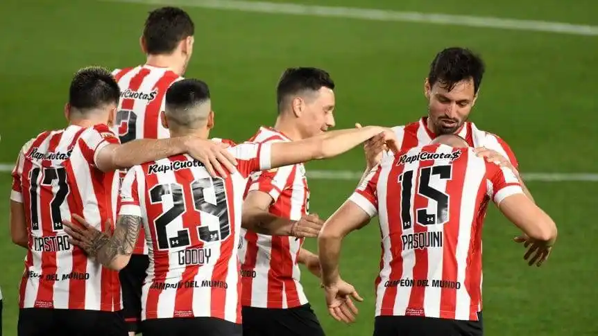 Estudiantes venció a San Lorenzo y quedó puntero 
