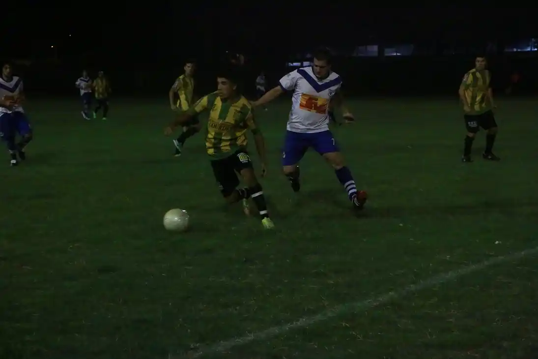 Sarmiento goleó y avanzó a la siguiente fase de la Copa Gualeguaychu