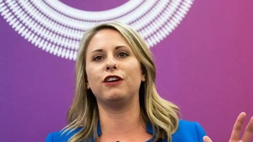 Fotos hot, tatuaje nazi y sexo con empleadas hicieron renunciar a una diputada