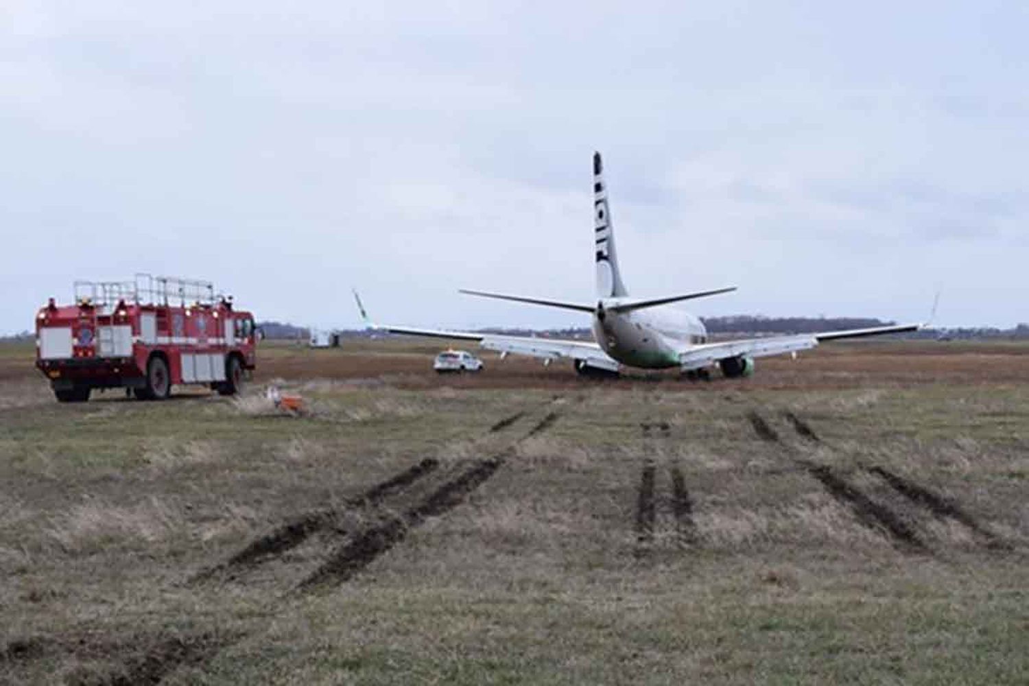 Documento: falta de sueño del piloto fue una de las causas principales de la excursión de pista de un Boeing 737
