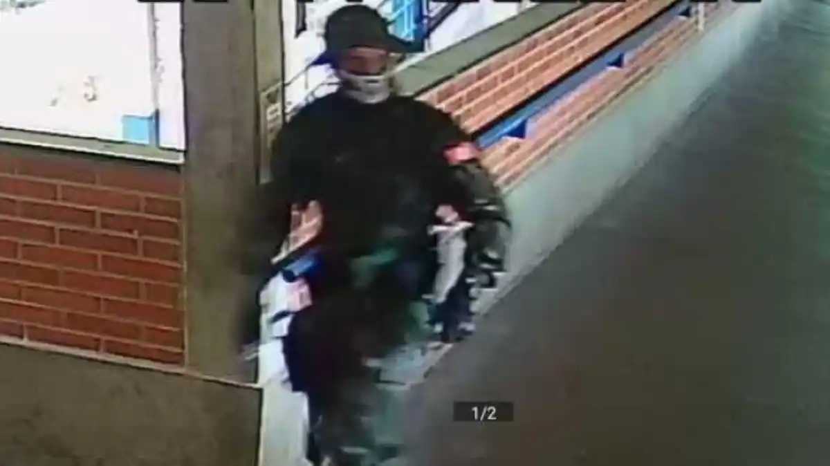 ¡EL MAL EJEMPLO QUE EE.UU. DIO! Adolescente disparó contra alumnos y profesores de escuelas en Brasil: 3 muertos y 11 heridos (video)