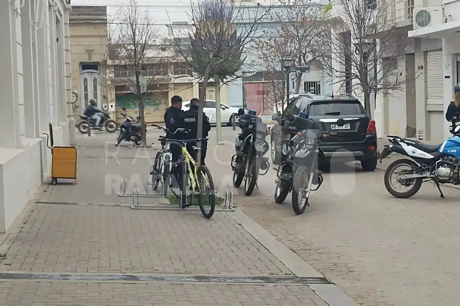 Importante despliegue policial: entraron a robar en una casa de cervezas de la ciudad