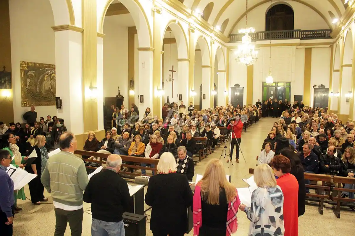 Una noche a puro canto. Se vivió en la parroquia del centro