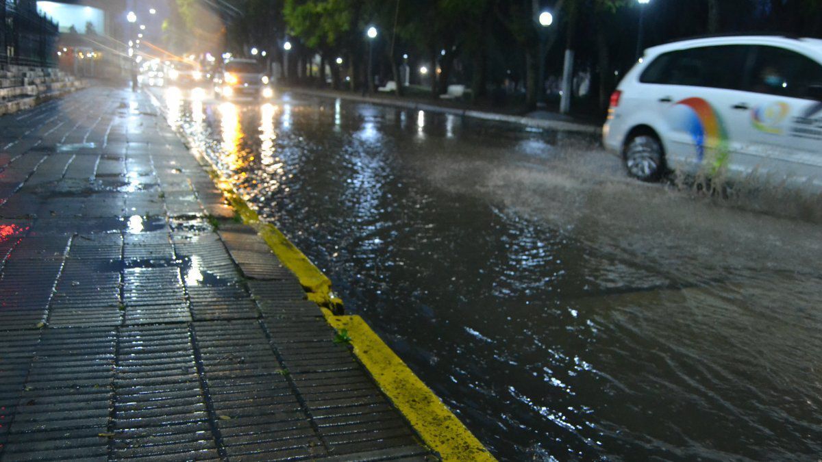 ¿A votar con paraguas en Gualeguay?