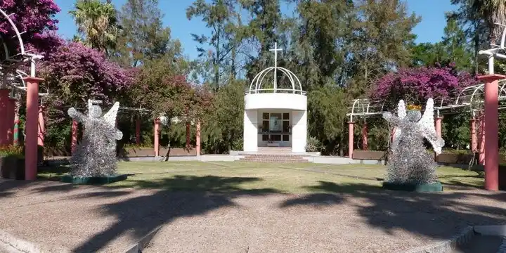 Malabrigo: utilizaron tres mil botellas para decoración navideña