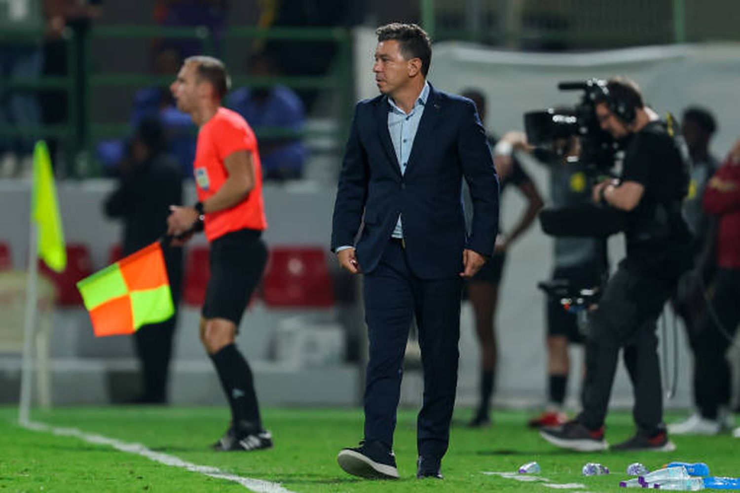 Gallardo debutó con un empate