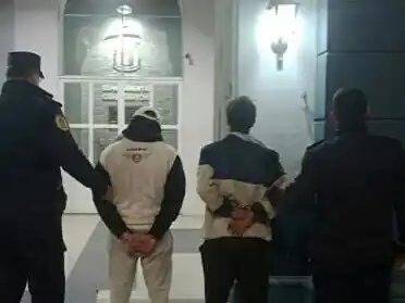 Atraparon a dos jóvenes que habían robado alcohol de un comercio cerca de la Costanera