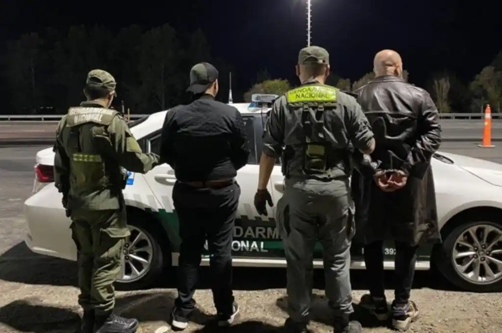 Detuvieron a dos asesores legislativos con casi 100 pastillas de éxtasis en el peaje de Gral. Lagos