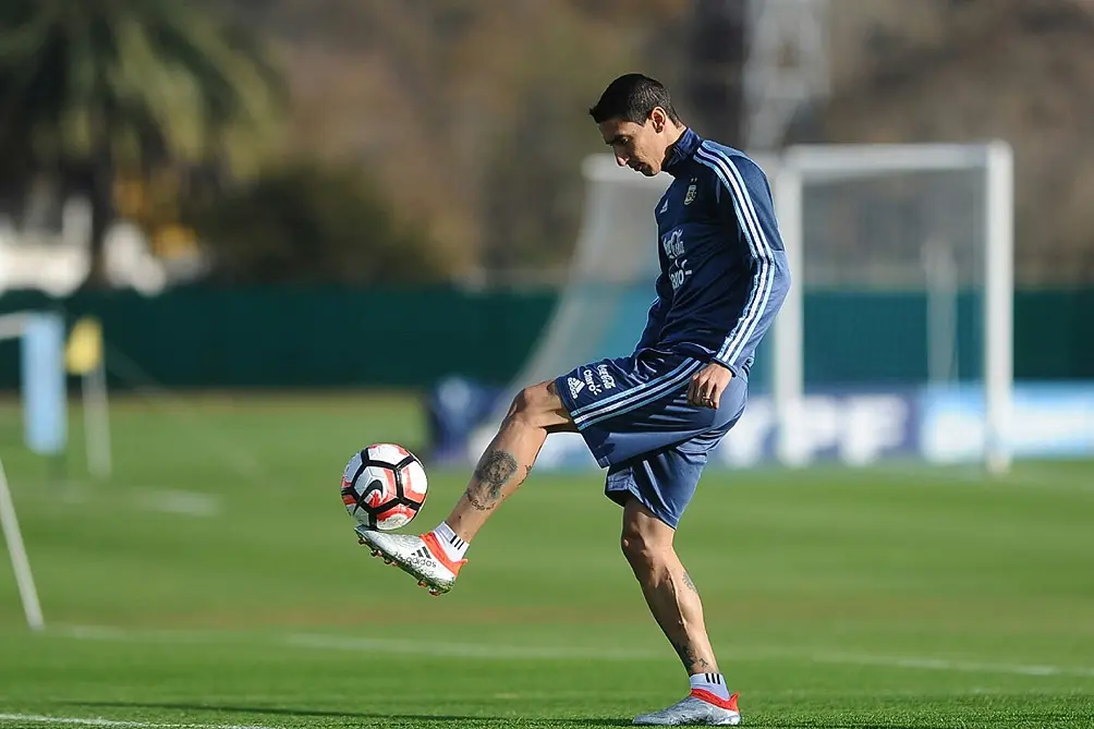 Di María se entrenó con los suplentes de cara al partido ante Paraguay